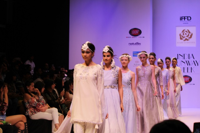 Models walk the ramp for Saachi Thahryamal .JPG